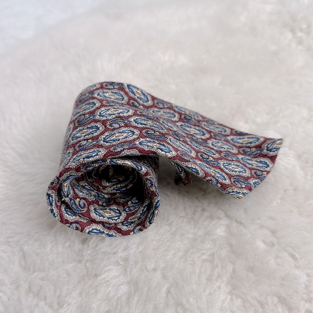 Oscar de la Renta Couture Collection Burgandy with blue, white and gold paisley - Picture 3 of 5